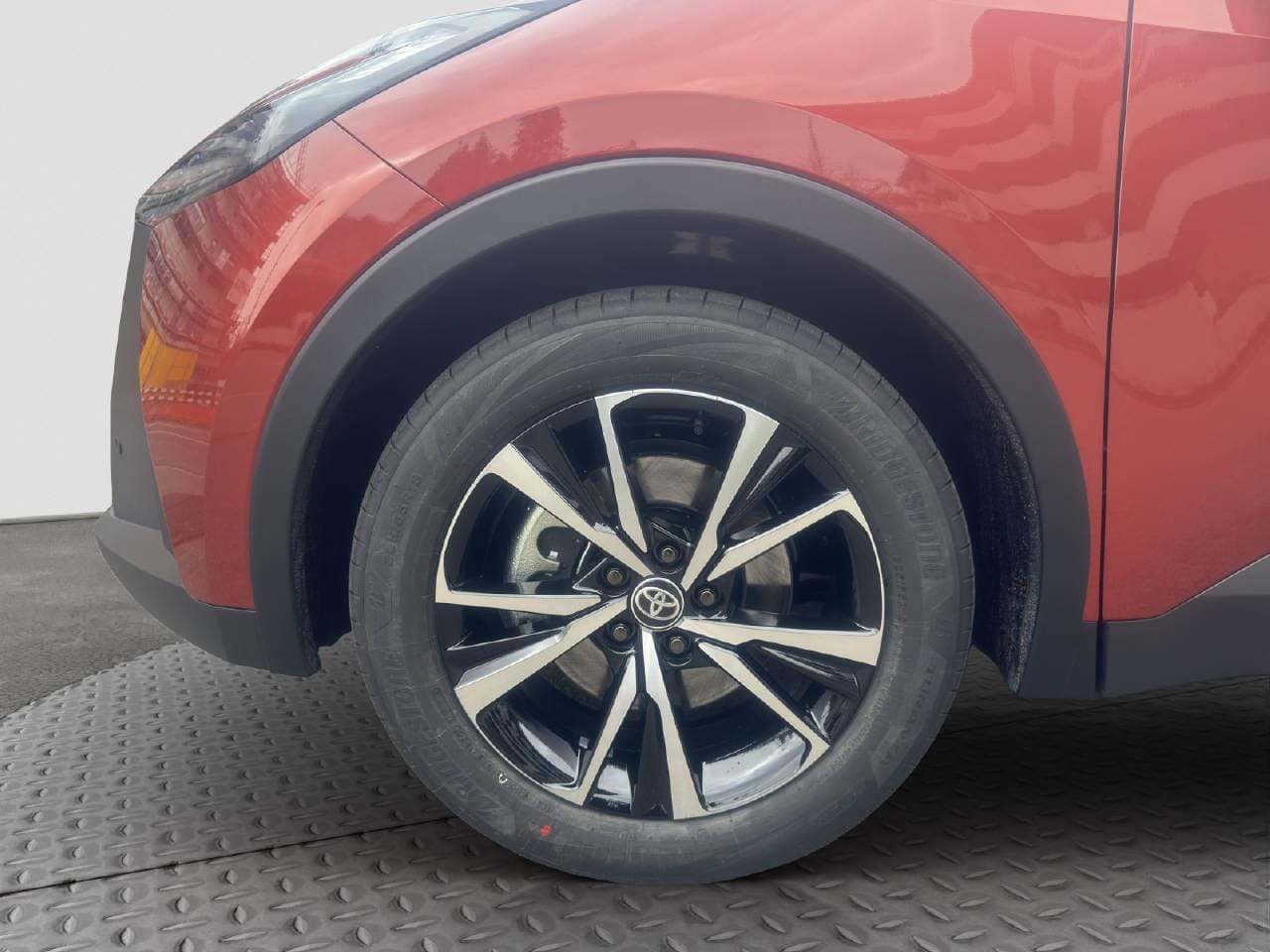 Toyota C-HR 2.0 PHEV Swiss Edition, Bild 9