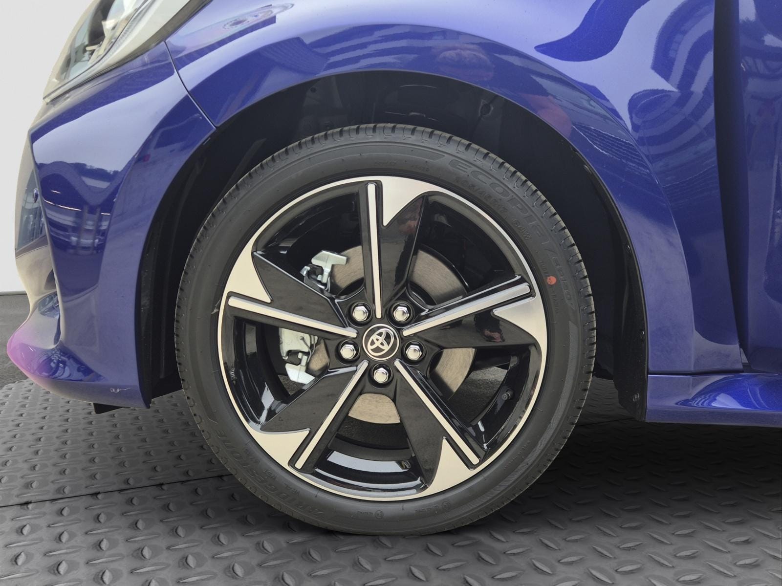 Toyota Yaris 1.5 VVT-i HSD Premium, Bild 8